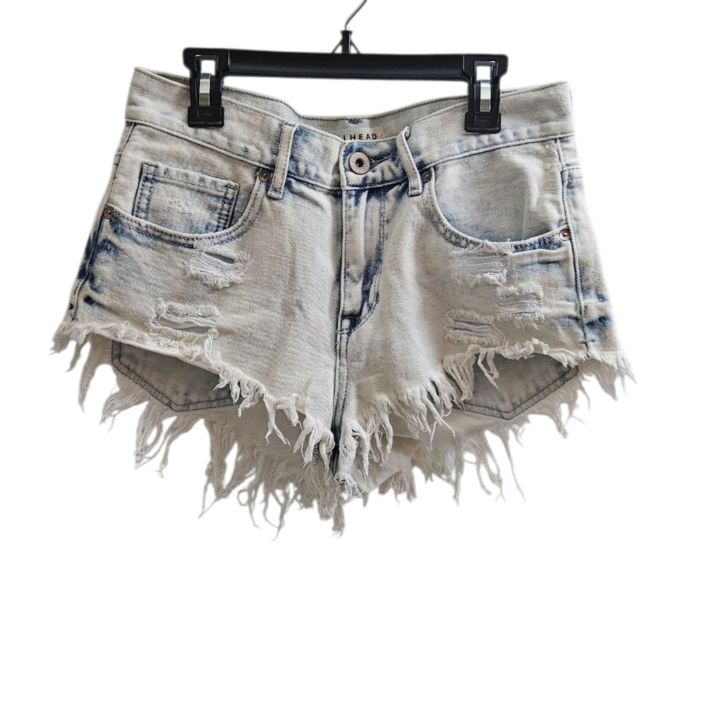 Bullhead, women’s acid wash faded distressed, raw hem high rise shorts size 5